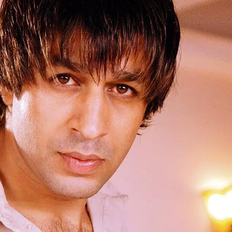 তদন্তে জানা যায়, রাজেশ মত্ত ছিলেন। হঠাৎ করেই অভিনেতার গাড়ির সামনে চলে আসেন তিনি।