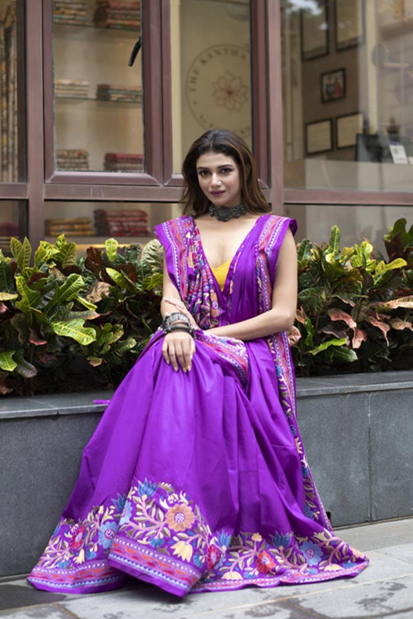 স্বামীর কর্মসূত্রে এর পরে বাংলায় চলে আসা। কাশ্মীরী কাঁথার সঙ্গে মিল খুঁজে পান বাংলার কাঁথার। বাংলার কাঁথাকে জনপ্রিয় ও নতুন আঙ্গিকে পরিবেশন করতে উঠেপড়ে লেগেছিলেন তার পরেই। 