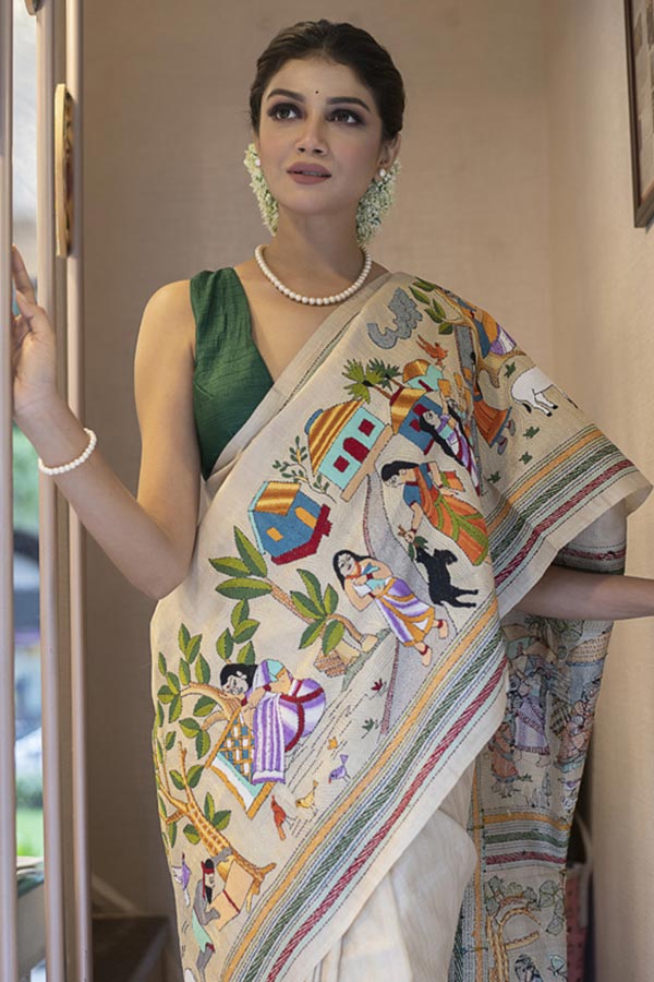 মডেল: সৌরসেনী মৈত্র শাড়ি: কাঁথা স্টোর ডিজাইনার: ফারহা খান রূপটান ও কেশসজ্জা: কুণাল সাহা স্টাইলিং: মাধব ছবি: সহেলী দাস মুখোপাধ্যায় স্থান: কাঁথা স্টোর ভাবনা ও পরিকল্পনা: শ্যামশ্রী সাহা