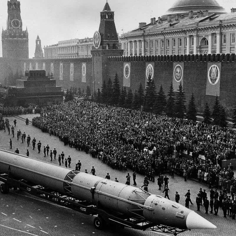 ২৩ মিনিট উৎকন্ঠার সঙ্গে কাটানোর পর পেট্রোভ বুঝতে পারেন, আমেরিকার তরফে সত্যিই কোনও ক্ষেপণাস্ত্র হামলা চালানো হয়নি। তাঁর কাছে ভুল সঙ্কেত এসেছিল।