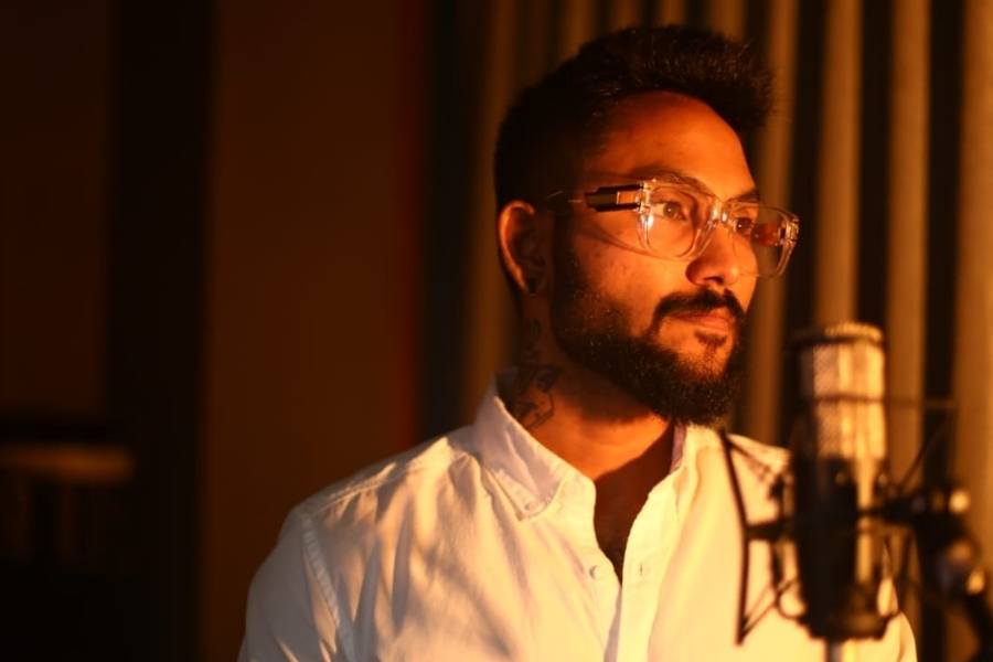 ''ভালবাসার সুরে ঠিকানা''– এই পুজোয় নতুন গান নিয়ে জান কুমার শানু!