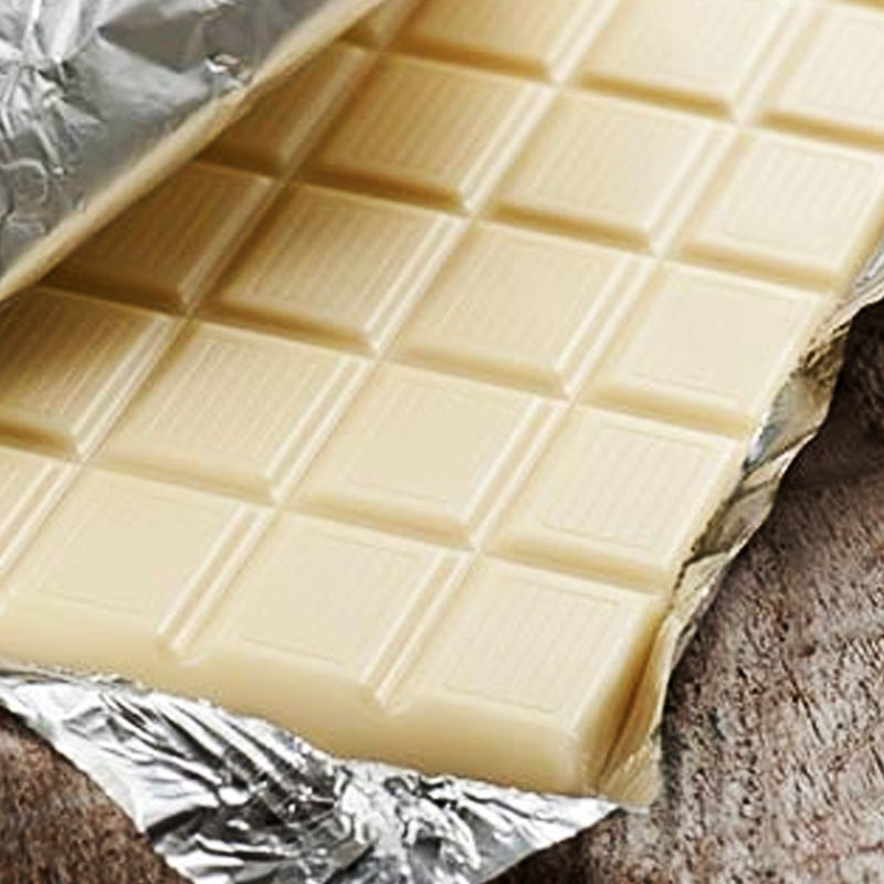 বর্তমানে মিল্ক চকলেট প্রস্তুতির সময় যাতে জলের পরিমাণ কমানো যায়, তাই ঘন দুধের পরিবর্তে মিল্ক পাউডার ব্যবহার করা হয়।