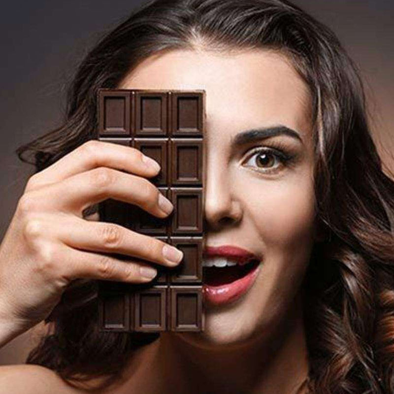 তবে উপাদানগত দিক দিয়ে বিচার করলে দেখা যায়, মিল্ক চকলেটের থেকে ডার্ক চকলেটে ক্যালোরি বেশি। এমনকি, পুষ্টিগত নানা উপাদান বেশি রয়েছে ডার্ক চকলেটের মধ্যে।