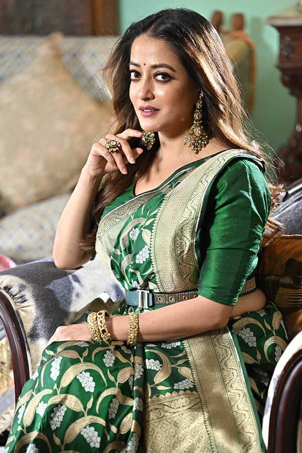 লাল, গোলাপি, সবুজ শাড়ি থাকছে নায়িকার এ বারের পুজোর ফ্যাশনে। 