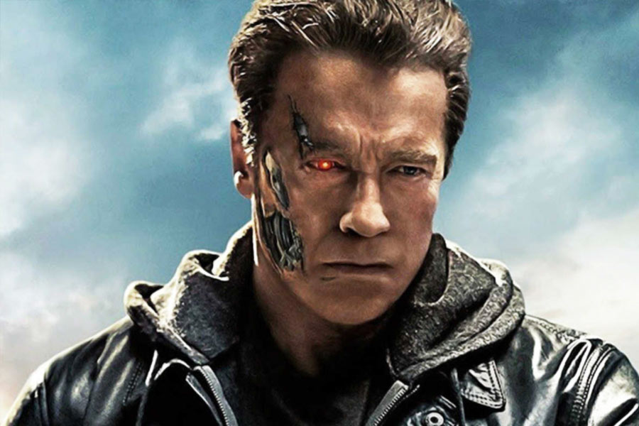 ‘কম্যান্ডো’, ‘প্রিডেটর’ থেকে ‘টার্মিনেটর’— হলিউডে একের পর এক বক্স অফিস কাঁপানো সিনেমা দর্শকদের উপহার দিয়ে গিয়েছেন আর্নল্ড সোয়ার্ৎজ়েনেগার। ৭৫ বছর বয়সে তিনি এখনও তরুণ।