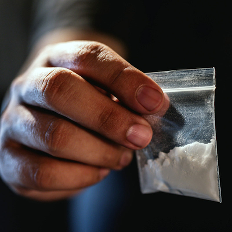 লটারি জেতার আগে টাকা রোজগার করতে সারাইকর্মী হিসাবে কাজ করতেন জোশুহা। কিন্তু লটারি জেতার পর পরই সেই কাজ তিনি ছেড়ে দেন। জেতা টাকা দিয়ে শুরু করেন মাদক কেনা।