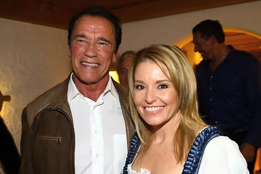 আর্নল্ডের অনুরাগীরা হিথারের সঙ্গে নায়কের সম্পর্ক নিয়ে উৎসুক। বিয়ে ছাড়া এত দীর্ঘ সময় ধরে কোনও সম্পর্ক স্থায়ী হয়নি অভিনেতার জীবনে। তাই দু’জনের এই প্রণয়ের সম্পর্ক পরবর্তী ধাপে পৌঁছবে কি না, তা জানতে আগ্রহী হলিউডের একাংশ।