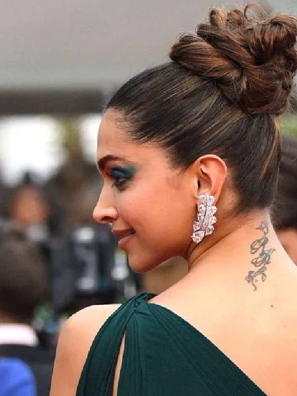 কুর্তি হোক বা জিন্‌স, সব পোশাকের সঙ্গেই যাবে হাই টপ বান।