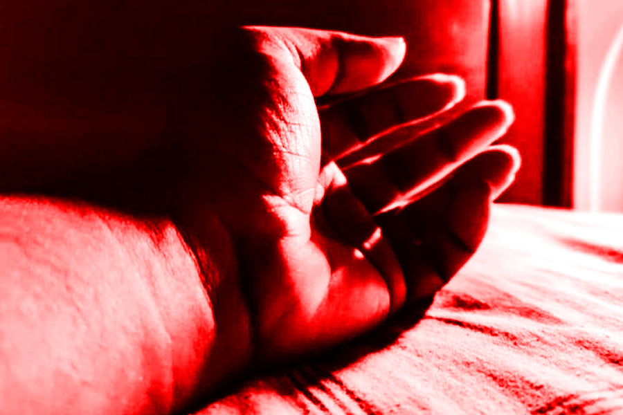 আসলে খুনের পর হাজতবাসের থেকে বাঁচতে বেশ কিছু দিন এ দিক-ও দিক ঘুরে বেড়ান রাম সেবক। বুঝে গিয়েছিলেন, এ রকম করে বেশি দিন পুলিশের হাত থেকে পালিয়ে বেড়ানো সম্ভব নয়।