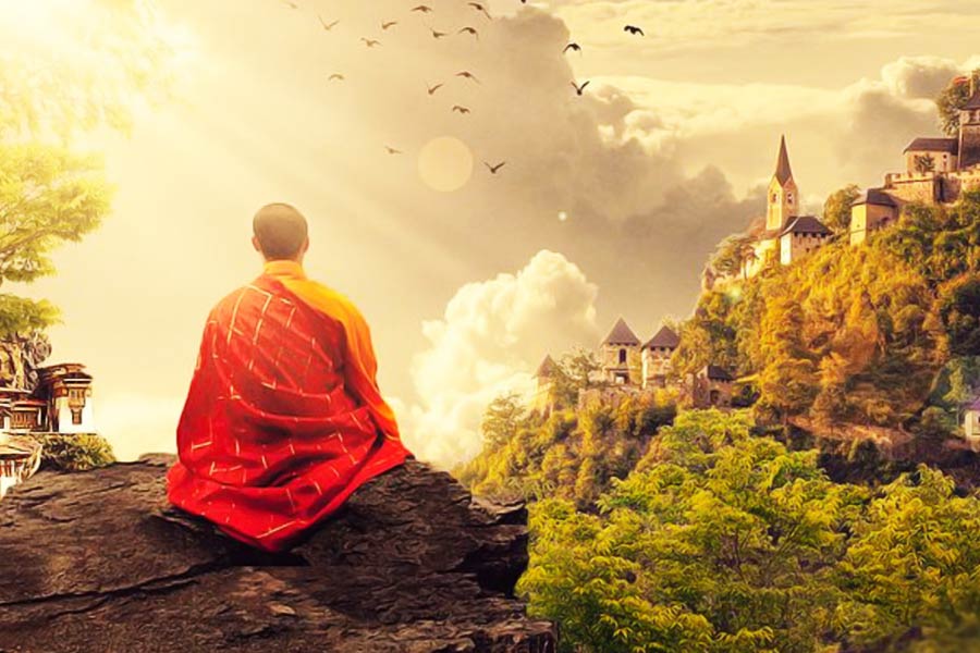 অনেক ভেবে রাম সেবক ঠিক করেন গা ঢাকা দিতে বৌদ্ধ ভিক্ষুর থেকে ভাল ছদ্মবেশ আর হতে পারে না। পাশাপাশি, স্বভাবে শান্ত বলে পরিচিত বৌদ্ধ ভিক্ষুর ছদ্মবেশ ধরলে তাঁকে চট করে কেউ সন্দেহ করবে না। সমাজে মান-সম্মানও পাওয়া যাবে।