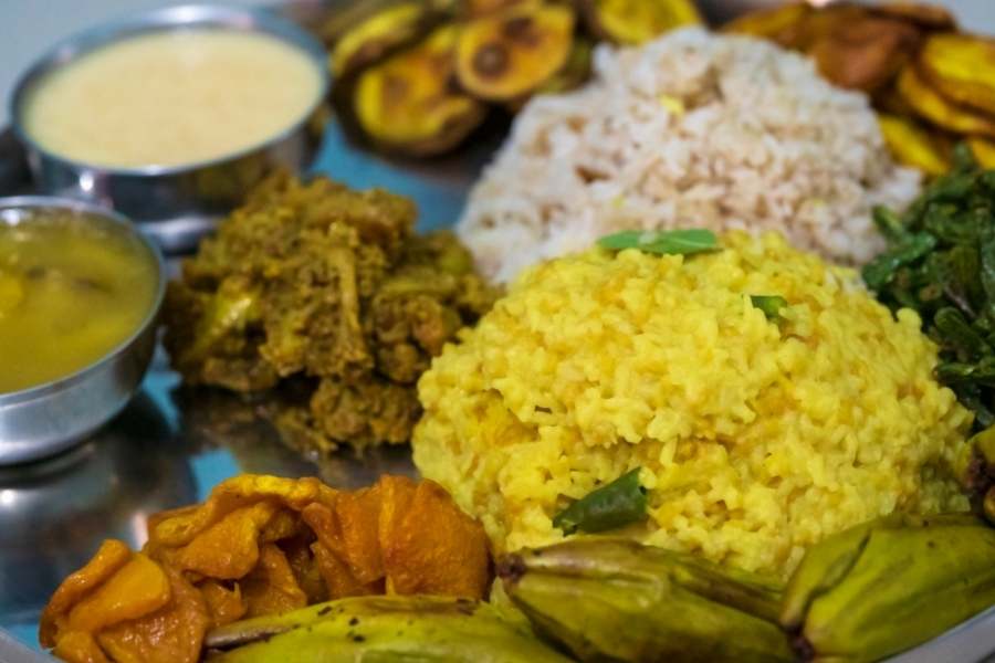 সপ্তমীতে প্রথম পুজোয় খিচুড়ি, পাঁচ রকম ভাজা, মাছ, অম্বল, পায়েস সহযোগে ভোগ দেওয়া হয়।