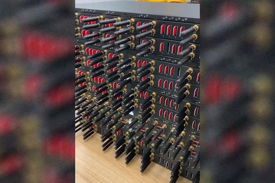 সল্টলেকের একটি অফিস থেকে উদ্ধার হওয়া সিম বক্স।