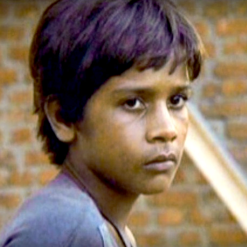 শফিক সৈয়দ। অভিনেতা হবেন, এই স্বপ্ন নিয়ে মুম্বইয়ে এসেছিলেন তিনি। কিন্তু সেই স্বপ্ন ছুঁয়েও আবার অন্ধকারে ফিরে গিয়েছেন শফিক।