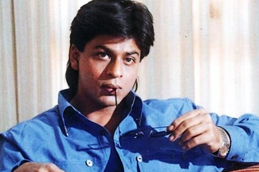 পরিচালকেরা বলেন, ‘‘ছবি মুক্তির প্রথম দিন আমরা দর্শকদের প্রতিক্রিয়া দেখার জন্য প্রেক্ষাগৃহে গিয়েছিলাম। সকলের উচ্ছ্বাস দেখে আমারও অবাক হয়ে যাই। শাহরুখের অভিনয় দেখে সকলেই খুশি হয়েছিলেন।’’