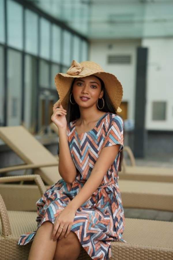 প্রিন্ট,প্যাটার্ন, ফ্লোরাল ডিজাইন, এবং অন্যান্য ওয়েস্টার্ন পোশাকের সঙ্গে সেজে উঠুন আজকের হিপ ও হ্যাপেনিং সাজে। 