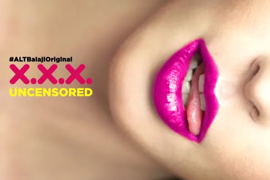 একতা কপূরের প্রযোজনায় ‘ট্রিপল এক্স’ নামে একটি ওয়েব সিরিজের দ্বিতীয় সিজ়ন মুক্তি পায়। এই সিরিজ়ের চিত্রনাট্যের প্রয়োজনে একটি অন্তরঙ্গ দৃশ্যে দেখানো হয়। অভিযোগ, এক সেনার স্ত্রীর সঙ্গে অন্য ব্যক্তির বিবাহ-বহির্ভূত সম্পর্কে একাধিক ‘আপত্তিকর’ দৃশ্য দেখানো হয়েছে। শম্ভু কুমার নামে এক প্রাক্তন সেনাকর্মীর অভিযোগ, এই দৃশ্যে সেনাকর্মীদের অপমান এবং তাঁদের পরিবারের অনুভূতিকে আঘাত করা হয়েছে।