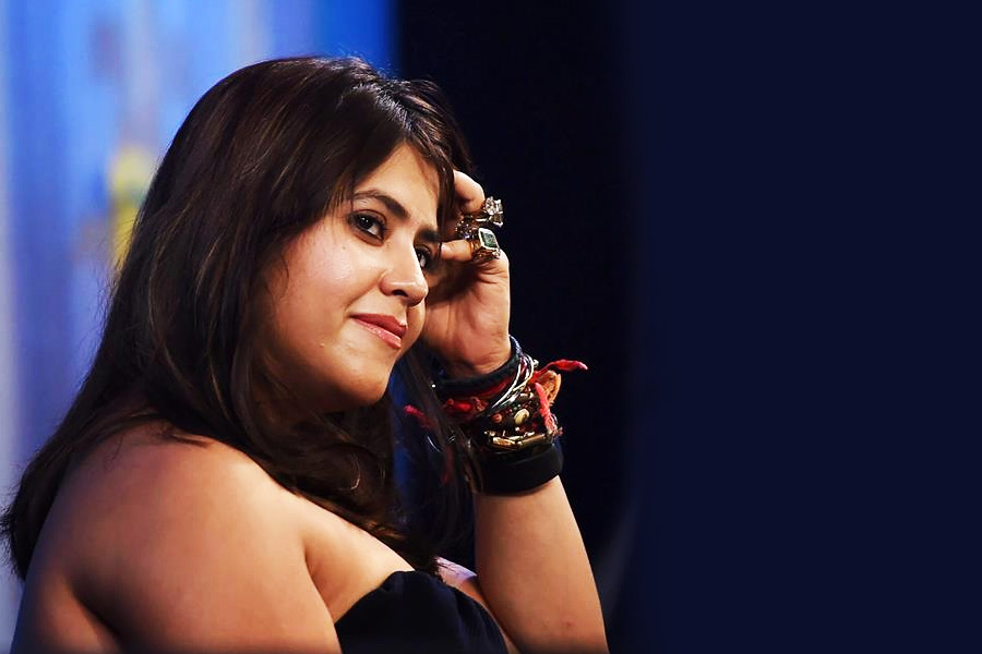 অভিযোগ ওঠায় ওই সিরিজ় থেকে দৃশ্যটি ছেঁটে ফেলে ভিডিয়ো বার্তায় ক্ষমা চেয়েছিলেন একতা। কিন্তু বিতর্কিত দৃশ্য বাদ দিলেও তিনি এই মামলায় আদালতে হাজিরা দেননি। তাই তাঁর বিরুদ্ধে গ্রেফতারি পরোয়ানা জারি হয়েছে।