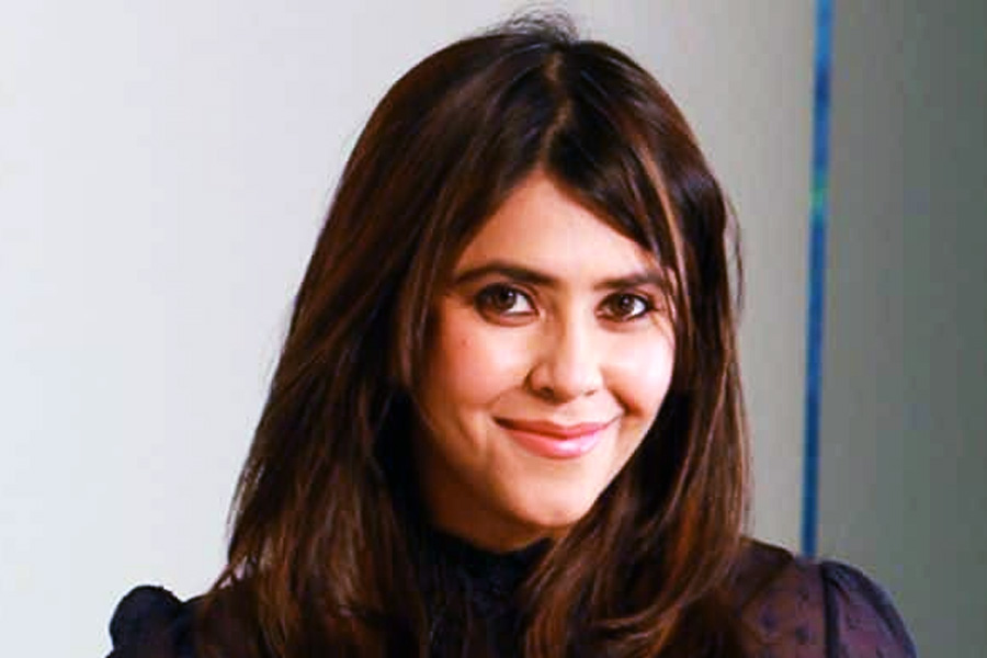 দু’দশকেরও বেশি সময় ধরে ইন্ডাস্ট্রিতে কাজ করে ১৩০টিরও বেশি ধারাবাহিক প্রযোজনা করেছেন একতা। হাতখরচ মেটাতে ১৫ বছর থেকেই উপার্জন করা শুরু করেন একতা। প্রথমে একটি বিজ্ঞাপন সংস্থার সঙ্গে যুক্ত হলেও ১৯৯৫ সালে মুক্তি পাওয়া ‘হম পাঁচ’ টেলি সিরিয়াল থেকে তিনি প্রযোজনার রাস্তায় হাঁটা শুরু করেন। তার পর আর একতাকে পিছনে ফিরে তাকাতে হয়নি। কেরিয়ারের সাফল্যের সিঁড়িতে দ্রুত গতিতে এগিয়ে গিয়েছেন তিনি।