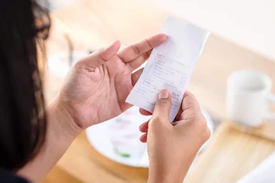 রেস্তঁরার বিল হয়েছিল এক হাজার টাকা। 