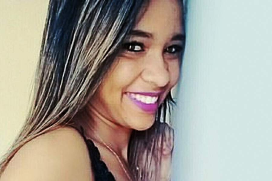 আর এক বন্ধু জানিযেছেন, মৃত্যুর দিন ওহানাকে একটি কালো গাড়িতে দেখেছিলেন তিনি।