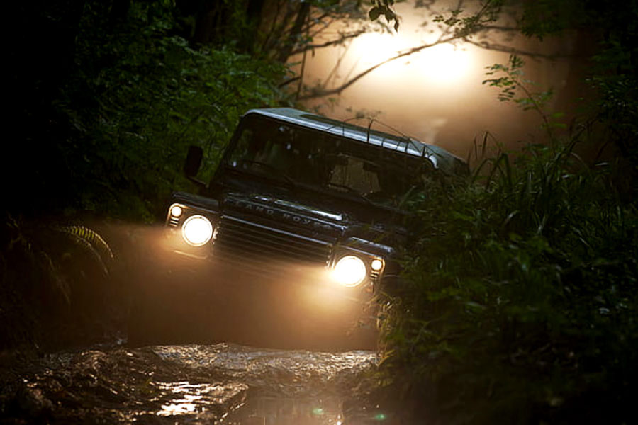 আরও কয়েক জন প্রত্যক্ষদর্শীও একই কথা জানিয়েছেন। সকলেই প্রায় একযোগে জানিয়েছেন, ঘটনার দিন রাত ৩টে নাগাদ ওই কালো গাড়িতে ওহানাকে দেখেছিলেন তাঁরা। দেখেছিলেন ওই জঙ্গলেরই আশপাশে।