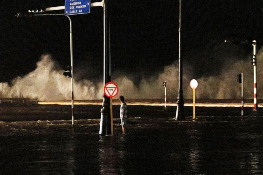 আমেরিকার প্রেসিডেন্ট জো বাইডেন ফ্লরিডার জনগণকে আশ্বস্ত করে জানিয়েছেন, সরকারের তরফে শহর পরিষ্কার করার ব্যবস্থা করা হবে। সরকার ভেঙে যাওয়া বাড়িঘরগুলি পুনর্নির্মাণে সহায়তা করবে বলেও তিনি আশ্বাস দিয়েছেন।