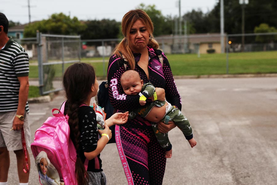 প্রশাসনের তরফে জানানো হয়েছে, ইয়ান আছড়ে পড়ার কারণে ফ্লরিডা উপকূলে নৌকা উল্টে কিউবার ২০ জন নিখোঁজ।