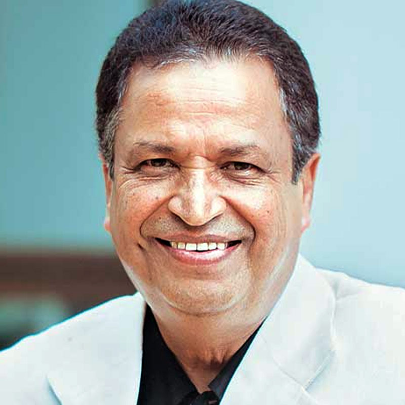 প্রতি বছরই নামীদামি বিভিন্ন পত্রিকার পাতায় উঠে আসে বিশ্বের সবচেয়ে ধনী ব্যক্তিদের তালিকা। আর এই তালিকা দেখার অপেক্ষায় থাকেন বহু মানুষ। এই তালিকায় আমেরিকা, চিন, ভারত, ব্রিটেনের কোটিপতি ব্যবসায়ীদের নাম প্রায়ই চোখে পড়ে। কিন্তু নেপাল বা ভুটানের মতো দেশের কোটিপতি কোনও ব্যবসায়ীর নাম সচরাচর এই তালিকায় চোখে পড়ে না। কিন্তু ২০১৩ সালে এই কোটিপতিদের তালিকাতেই নাম তুলেছিলেন নেপালের ব্যবসায়ী বিনোদ চৌধরী।