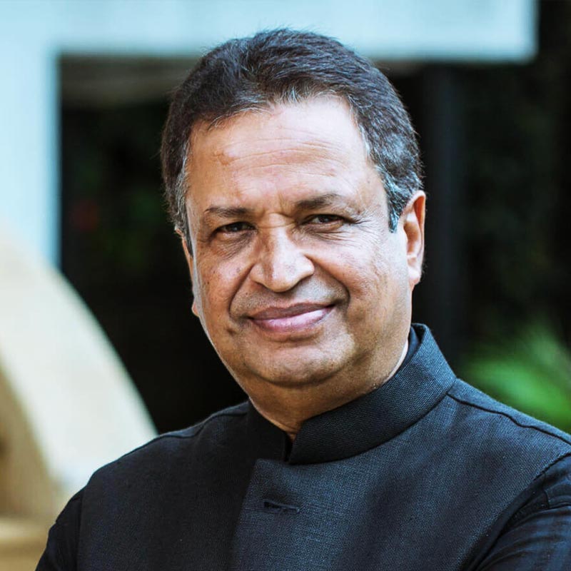 প্রায় এক দশক আগে একটি নামী পত্রিকার কোটিপতিদের তালিকায় ১৩৪২তম স্থানটি বিনোদ পেয়েছিলেন। তার পর থেকেই বিনোদকে নিয়ে নেপালের মানুষের গর্বের শেষ নেই।