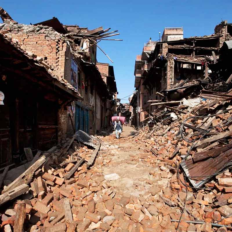 এ ছাড়াও ভূমিকম্পে ক্ষতিগ্রস্ত স্কুল এবং বাড়ি নির্মাণের জন্য প্রায় ২৫ লক্ষ ডলার (ভারতীয় মুদ্রায় ২০ কোটি ৪২ লক্ষ টাকারও বেশি) দান করেছিলেন  বিনোদ।