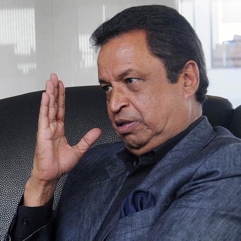 ৬৭ বছর বয়সি বিনোদ সিজি কর্প গ্লোবাল নামে এক সংস্থার মালিক। নেপালের নাবিল ব্যাঙ্কেও তাঁর অংশীদারি রয়েছে। বিনোদের অন্য এক সংস্থা সিজি ফুডস বিখ্যাত ওয়াই ওয়াই নুডলসের প্রস্তুতকারক।