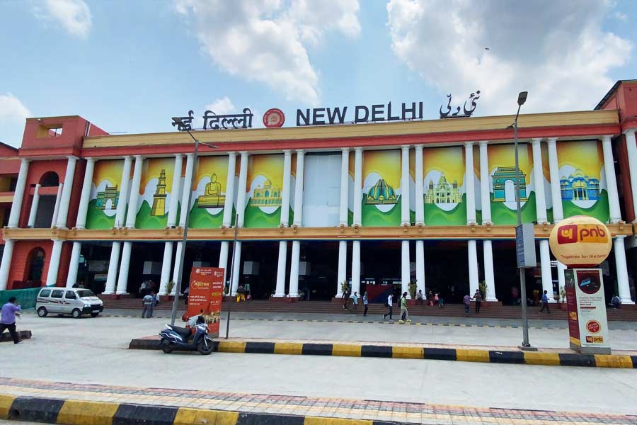 তিনটি স্টেশন সংস্কারের জন্য মোটা টাকা বরাদ্দ করেছে কেন্দ্র। বরাদ্দ টাকার পরিমাণ ১০ হাজার কোটি।