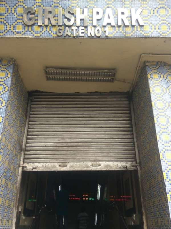 গিরিশ পার্ক মেট্রো স্টেশনে নামলে দেখা যাবে শিমলা ব্যায়াম সমিতি, ৩৭ পল্লি, বিবেকানন্দ স্পোর্টিং, রবীন্দ্র কানন, পাথুরিয়াঘাটা পাঁচের পল্লি।