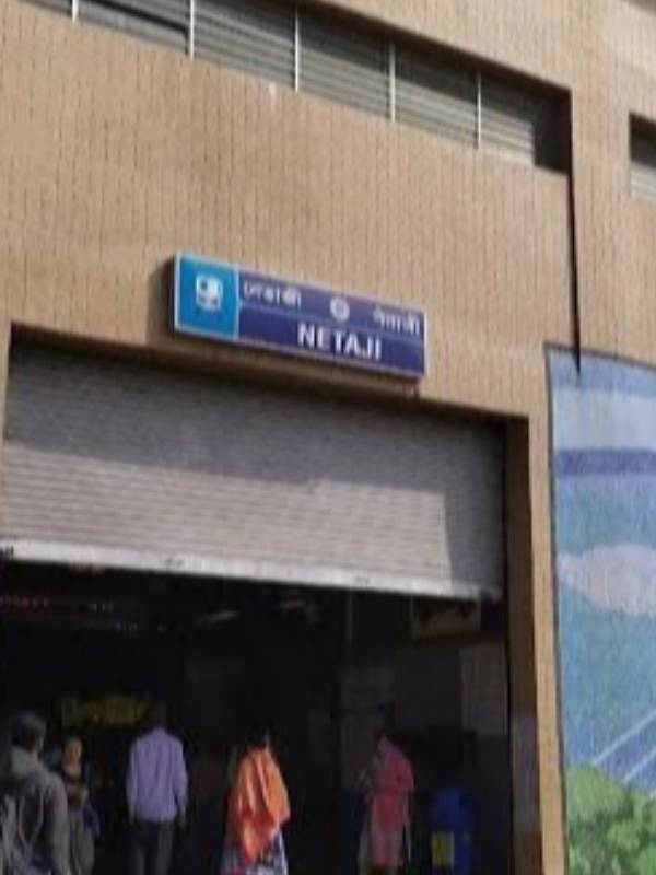 নেতাজি মেট্রো স্টেশন থেকে পৌঁছে যাওয়া যাবে পল্লি উন্নয়ন সমিতি, নেতাজি নগর সর্বজনীন দুর্গোত্‍সবের মণ্ডপে।