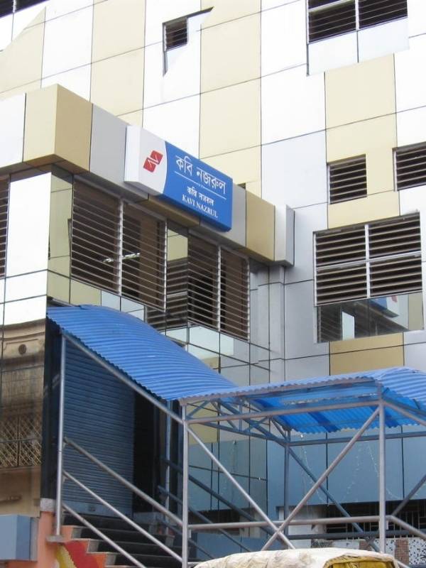 কবি নজরুল থেকে যাওয়া যাবে পঞ্চ দুর্গা এবং নব দুর্গার মণ্ডপে।