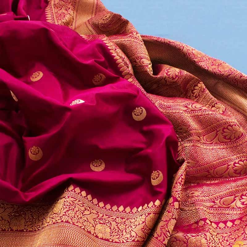 পুজোয় কাতান শাড়ি অনেকেরই পছন্দ।