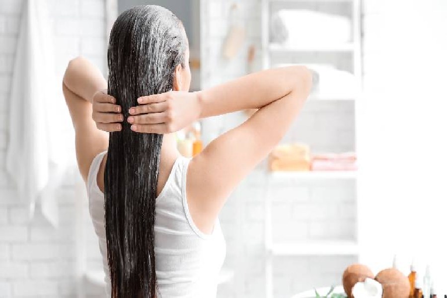 চুলের যত্ন নিন ঘরোয়া উপায়ে।