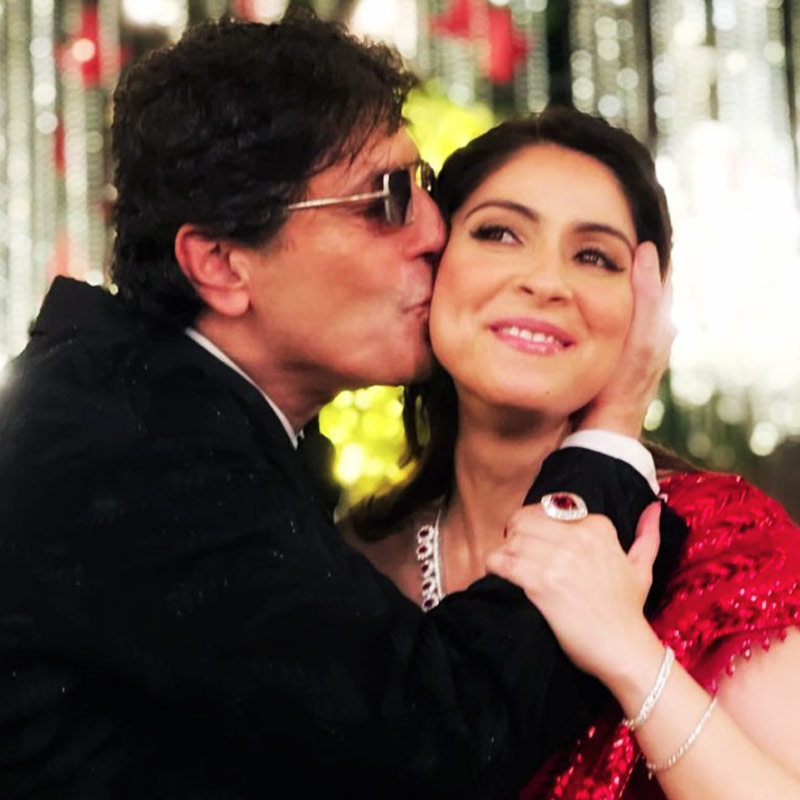 এমনকি, নেটফ্লিক্সে সদ্য মুক্তিপ্রাপ্ত ‘ফ্যাবুলাস লাইভস অফ বলিউড ওয়াইভস’ সিরিজ়েও দেখা গিয়েছে ভাবনা পাণ্ডেকে। বলিউডের লাইমলাইটে সারা জীবন চাঙ্কি পাণ্ডেই থেকেছেন। এই প্রথম বার ভাবনা দর্শকমহলের কাছাকাছি আসায় তাঁকে নিয়ে বলিউডের একাংশ মেতে উঠেছেন।