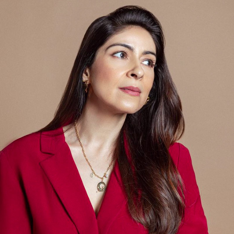 দিল্লি থেকে স্নাতক স্তরের পড়াশোনা শেষ করার পর তিনি এক বছরের জন্য বিমানসেবিকার পেশার সঙ্গে যুক্ত ছিলেন।