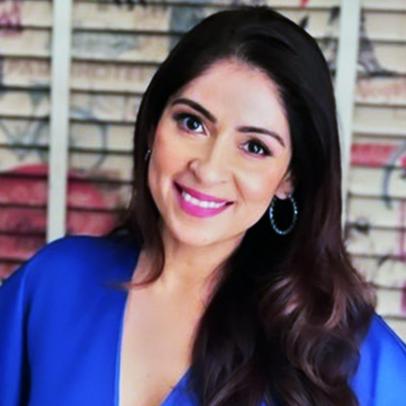 সম্প্রতি করণ জোহরের সঙ্গে আড্ডায় অতিথি হিসাবে উপস্থিত ছিলেন চাঙ্কি পাণ্ডের স্ত্রী ভাবনা। তাঁর সঙ্গে ছিলেন শাহরুখ-পত্নী গৌরী এবং সঞ্জয় কপূরের স্ত্রী মহীপ কপূরও।