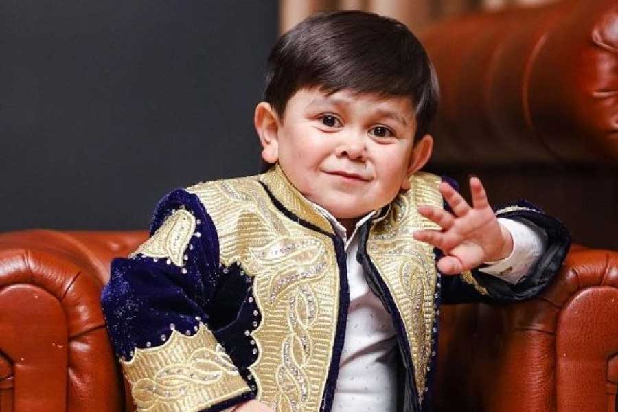 কাউন্টডাউন শুরু হয়ে গিয়েছে। উৎসবের মরশুমেই শুরু হতে চলেছে টেলি দুনিয়ার অন্যতম জনপ্রিয় রিয়্যালিটি শো ‘বিগ বস ১৬’। এই শোয়ের প্রতিযোগী কারা, সে নিয়ে জোর জল্পনা চলছে। এর মধ্যেই প্রকাশ্যে এল প্রথম প্রতিযোগীর নাম। 