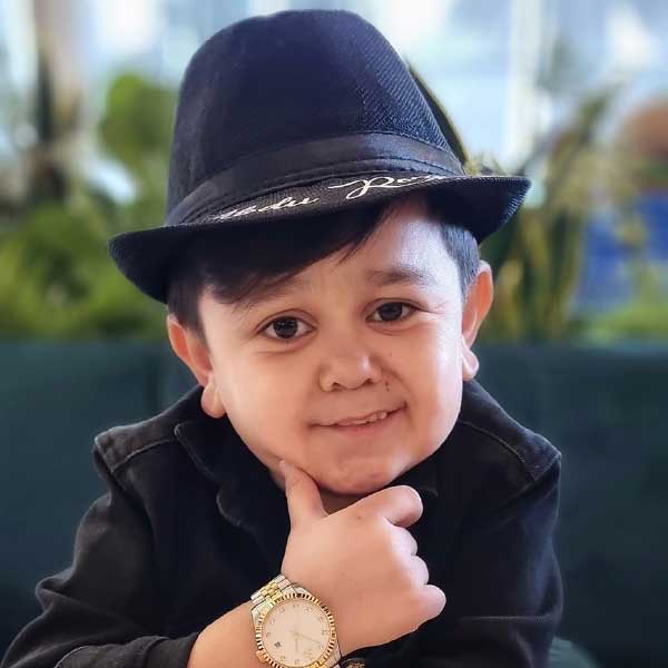  তাজিক র‌্যাপ গানের জন্য রজিকের জনপ্রিয়তা রয়েছে। বিশ্বের সবচেয়ে খুদে গায়ক হিসাবে নজির রয়েছে রজিকের। মাত্র ১৮ বছর বয়সেই জনপ্রিয়তা অর্জন করেছেন তিনি। 