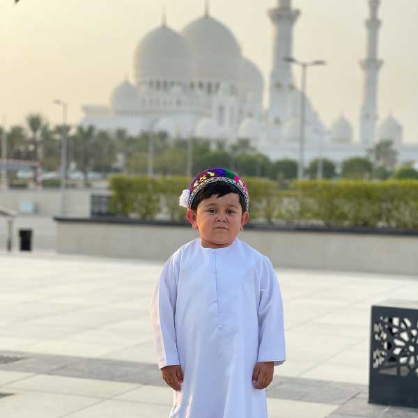 বিগ বসের প্রতিযোগিতা মানেই কাদা ছোড়াছুড়ি চলে। এই প্রসঙ্গে রজিক বলেছেন, ‘‘সবাইকে আমি ভালবাসি। দয়া করে আমায় সমর্থন করো। দয়া করে আমার সঙ্গে ঝগড়া করো না।’’