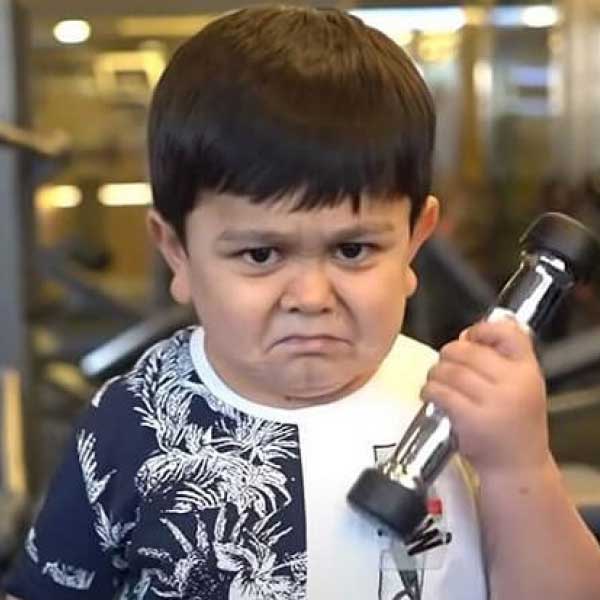 ইউটিউবের পাশাপাশি ইনস্টাগ্রামেও জনপ্রিয়তা রয়েছে রজিকের। সেখানে তাঁর ফলোয়ারের সংখ্যা ৩০ লক্ষেরও বেশি।