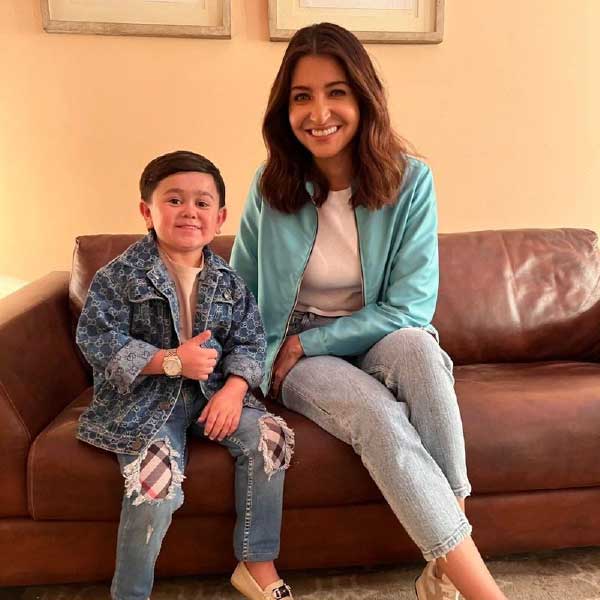 ১ অক্টোবর থেকে শুরু হচ্ছে ‘বিগ বস ১৬’। রজিক ছাড়া আর কে কে প্রতিযোগী হিসাবে থাকছেন, এ নিয়ে জল্পনা তুঙ্গে। আয়োজকদের তরফে জানানো হয়েছে, সলমন আগের সিজনগুলির মতো প্রতিযোগীদের সঙ্গে কথা বলতে আর শনি এবং রবিবারের পর্বগুলিতে হাজির হবেন না। এর বদলে তাঁকে দেখা যাবে শুক্র এব‌ং শনিবারের পর্বে।