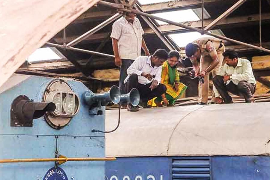 ডাকাতির পর অভিযুক্তেরা মধ্যপ্রদেশ থেকে একটি গাড়ি ভাড়া করে লুটের মাল সমেত নিজেদের গ্রামে চলে যান। গ্রামে পৌঁছে ওই টাকা তাঁরা নিজেদের মধ্যে ভাগও করে নেন।