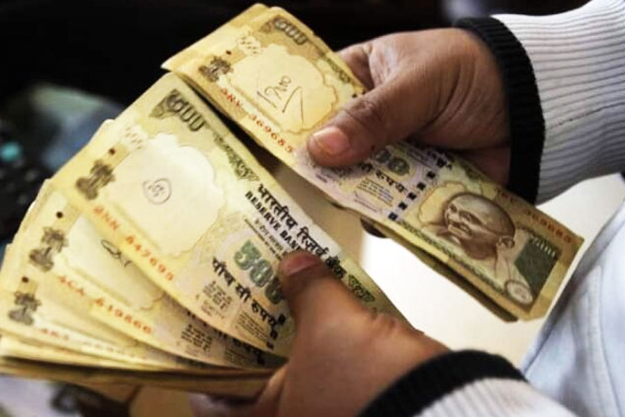 অভিযুক্তেরা পুলিশকে জানান, লুটের টাকার মধ্যে প্রায় ১ কোটি ৭৮ লক্ষ টাকা দিয়ে বেশ কিছু স্থাবর সম্পত্তি কেনেন অভিযুক্তেরা। ফূর্তি, আমোদ-প্রমোদ করতেও বেশ কিছু টাকা খরচ করেন তাঁরা।