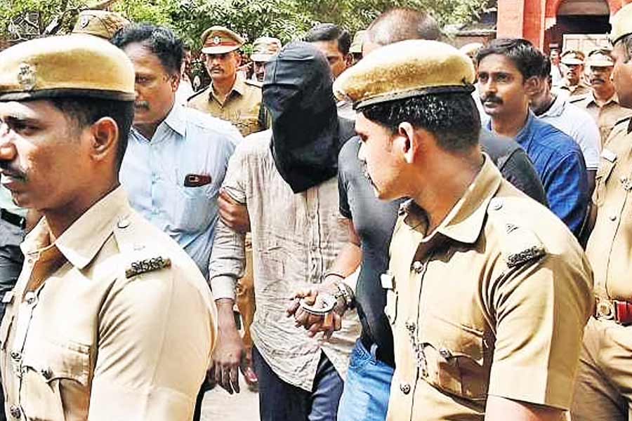 পুলিশ আধিকারিকরা তাঁর কথা শুনে অবাক হয়ে যান। পুলিশ আদালতে অভিযুক্তদের বিরুদ্ধে সঠিক প্রমাণ পেশ করার পর আদালতের তরফে তাঁদের কারাদণ্ডের সাজা দেওয়া হয়।