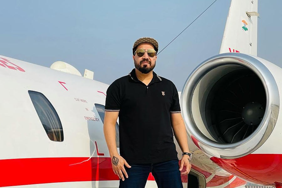 দেশের অন্য সঙ্গীতশিল্পীরা এখনও যা করতে পারেননি, তা-ই করে দেখালেন মিকা। আস্ত একটা দ্বীপ কিনে ফিললেন একাধিক সুপারহিট ছবির গায়ক। 