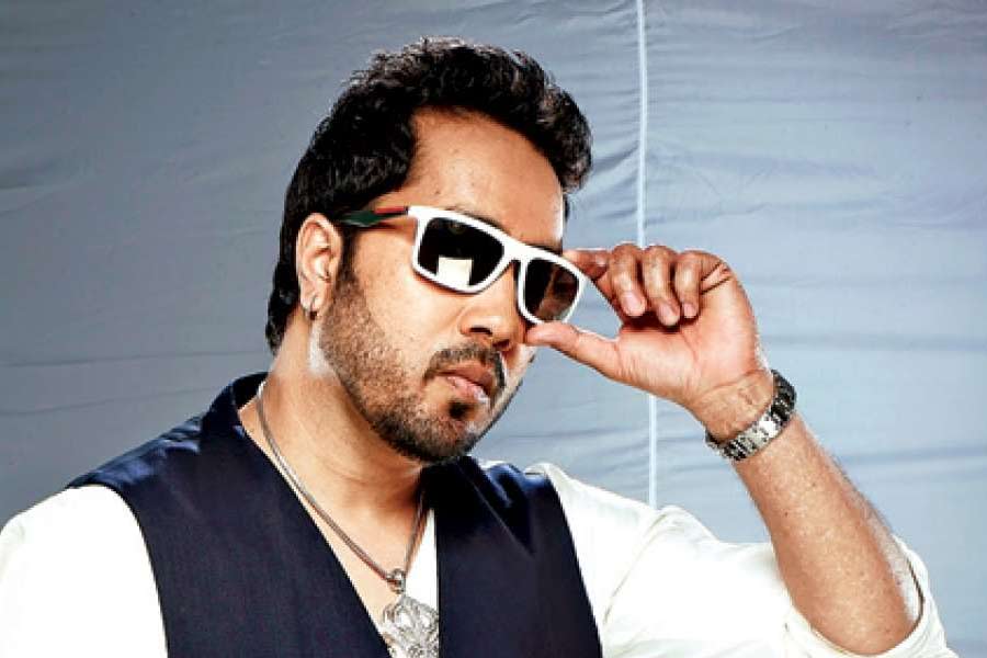 তবে শুধু দ্বীপ কেনেননি! সেই সঙ্গে কিনেছেন সাতটি বোট ও ১০টি ঘোড়াও। 